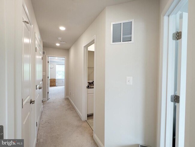Building Photo - 8162 Trotters Chase