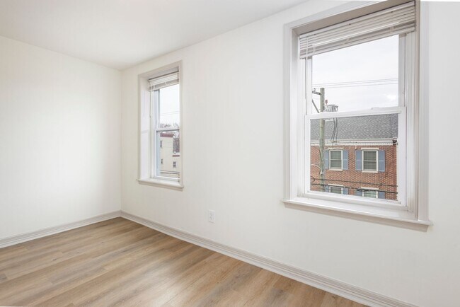 Building Photo - 2335 N 30th St