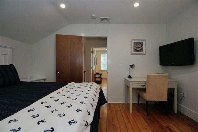 Building Photo - 364 Bellevue Ave