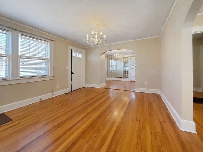 Building Photo - 5 Bedroom 3.5 Bath Brick home in Downtown Greenville !!!!