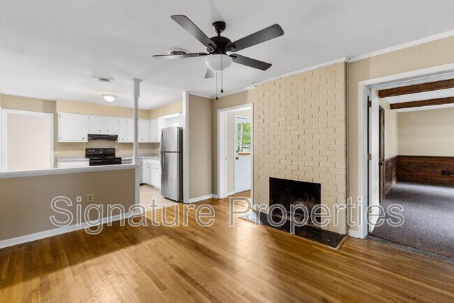Building Photo - 1413 Robindale Rd