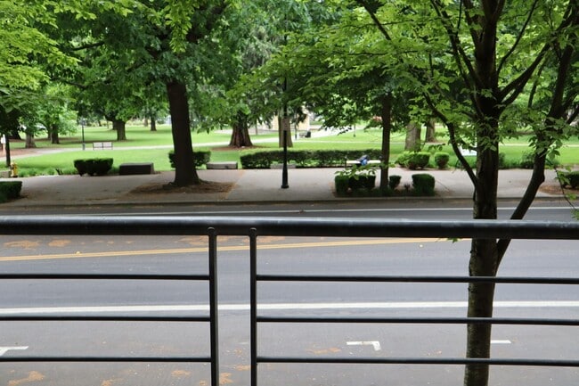 Building Photo - 701 Columbia St