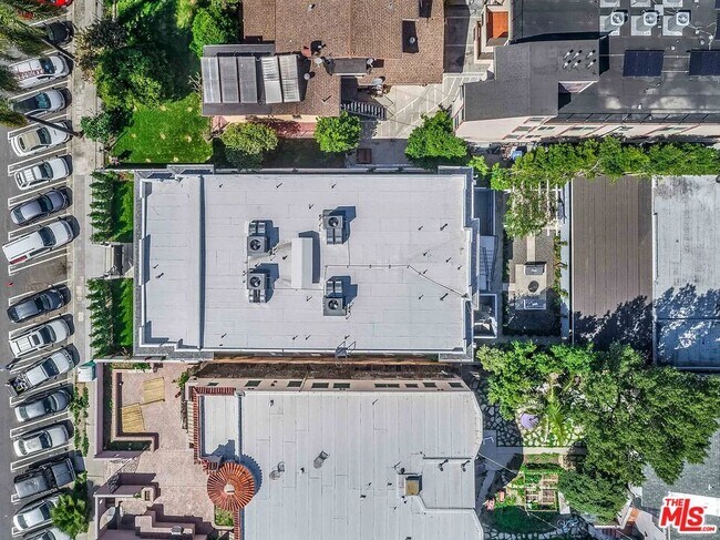 Building Photo - 1960 Argyle Ave