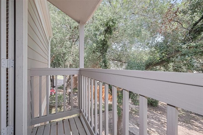 Building Photo - 11710 Southlake Dr