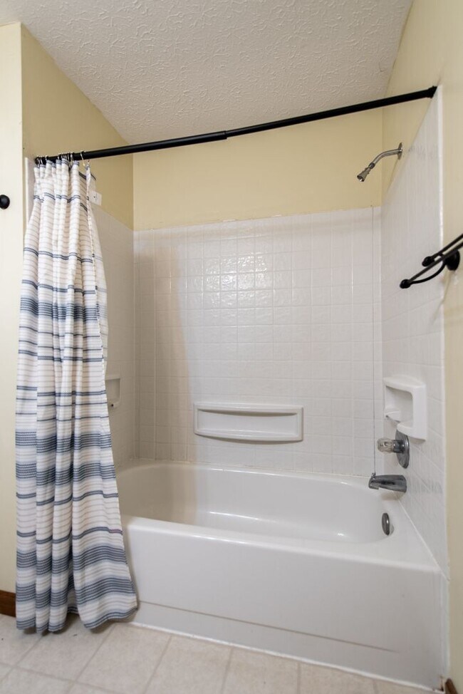 Building Photo - Awesome ranch home in Farmgate Subdivision