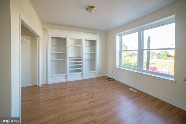 Building Photo - 1850 N 16th St