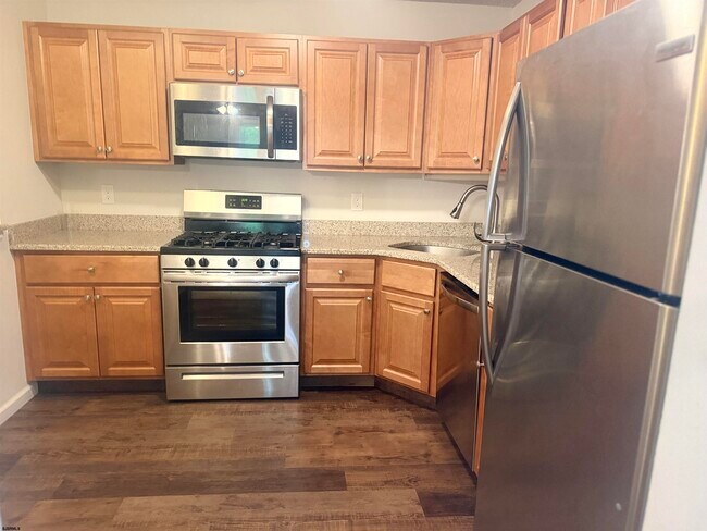 Building Photo - 217 Colonial Ct