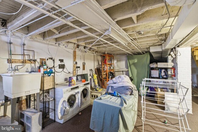 Building Photo - 869 N 29th St