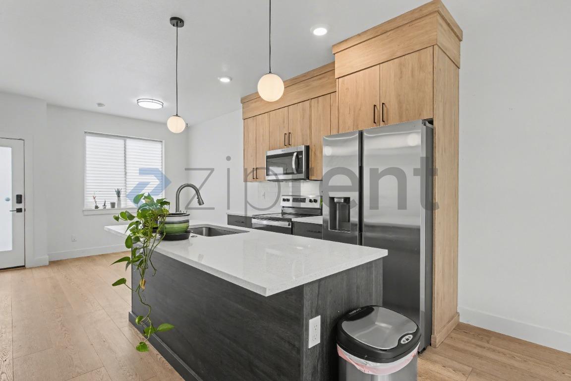 Building Photo - 1209 N Winchell St