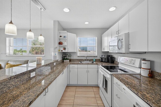 Primary Photo - 2715 NE 49th St
