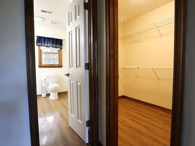 Building Photo - 4-Bedroom Home on Quiet Cul-de-Sac - Must See