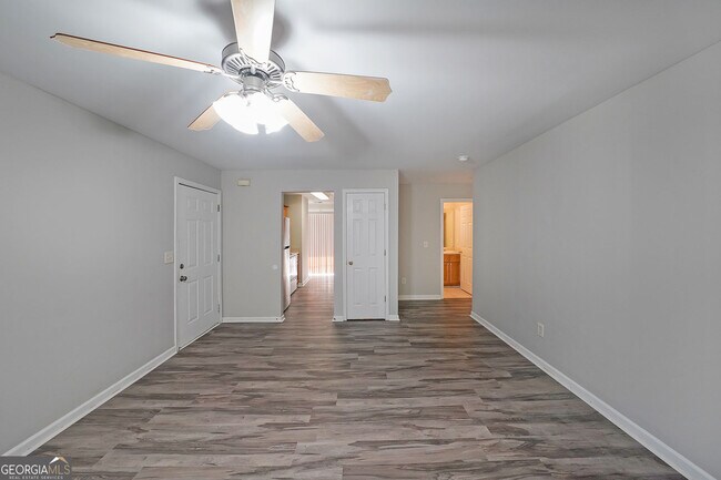 Building Photo - 703 Stonehaven Cir