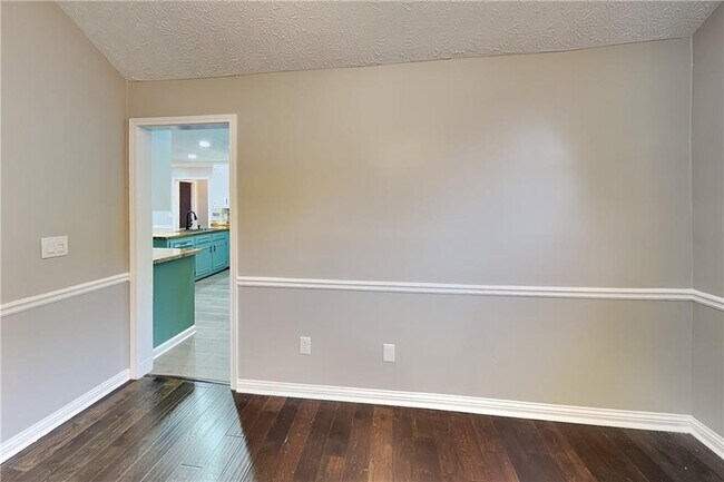 Building Photo - 985 Crystal Water Dr SE