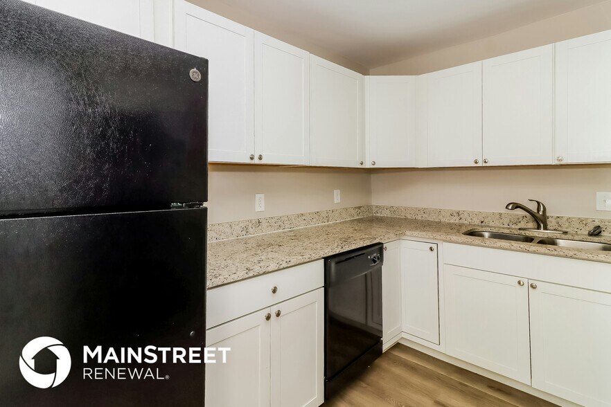 Building Photo - 209 W 14th St