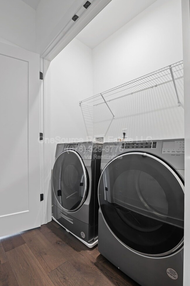 Building Photo - 201 New St