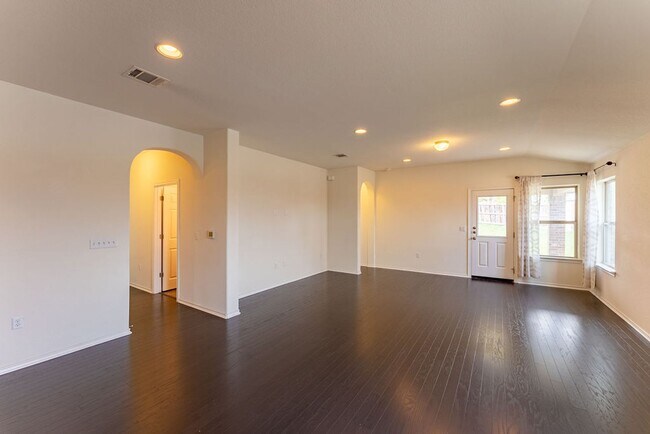 Building Photo - Beautiful Brick 3bed/2ba Home With High End Finishes & Must See Kitchen in NE Austin!