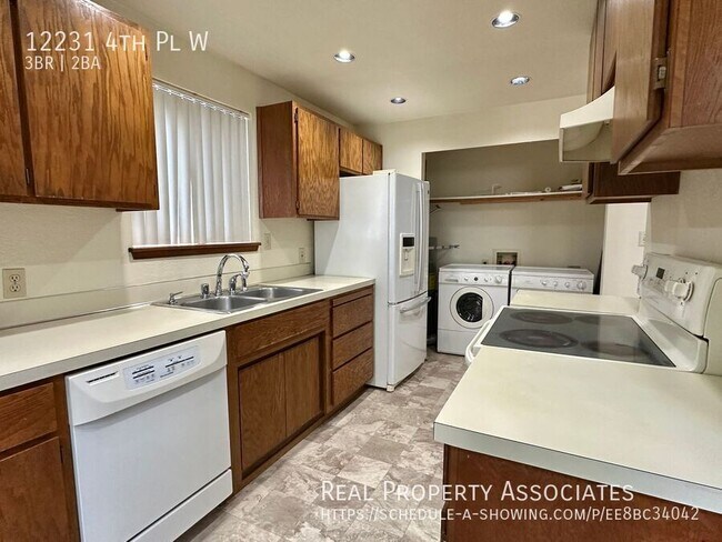 Building Photo - 12231 4th Pl W