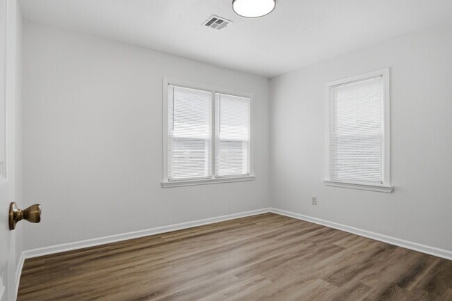 Building Photo - 1237 Staton Dr