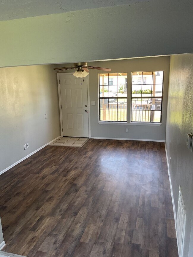 Building Photo - Cute updated home for rent