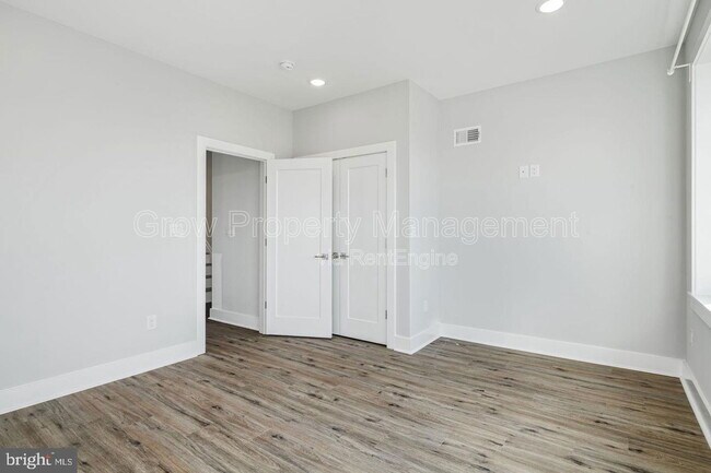 Building Photo - 1904 E York St