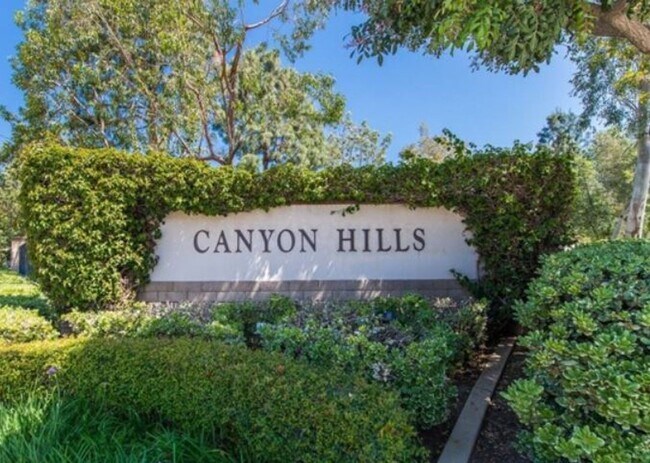 Building Photo - Stylish Upstairs Condo Next to Peter's Canyon