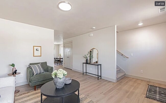 Building Photo - BEAUTIFUL 3 Bed 2.5 Bath Townhome Available!