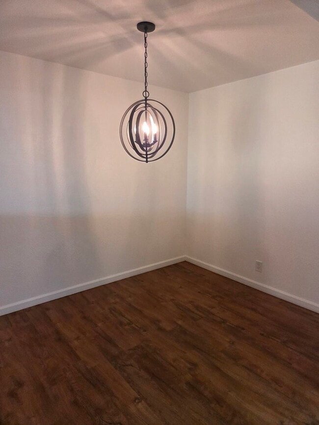 Building Photo - 3-Bedroom Condo Near Columbia Jr. College