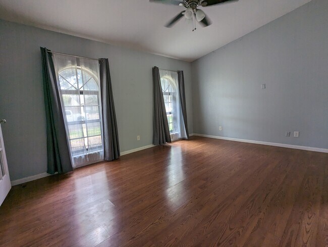 Building Photo - 944 Mossvine Dr