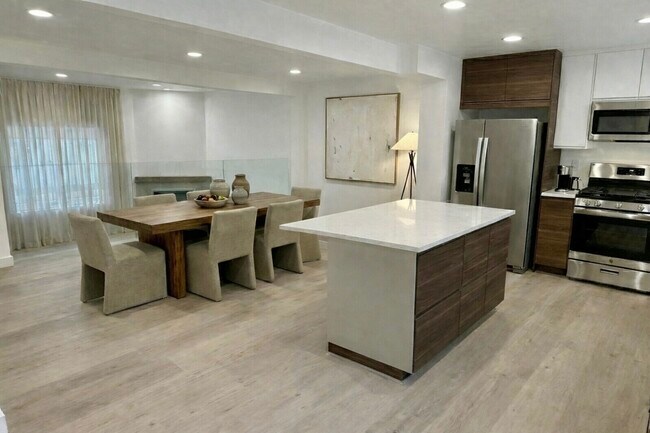 Building Photo - 431 N Alhambra Ave