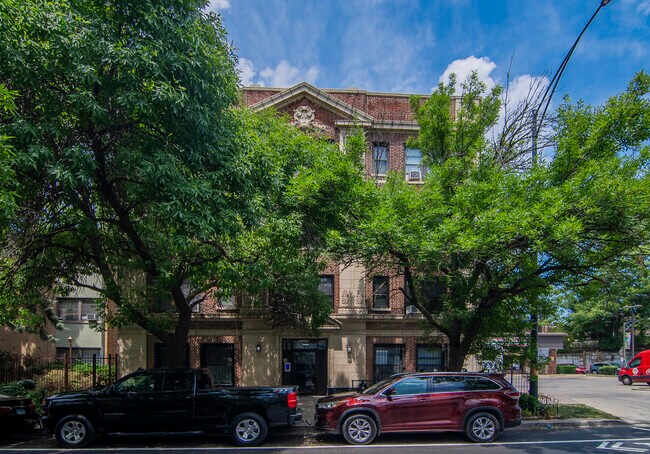 Primary Photo - 1414 W Pratt Blvd