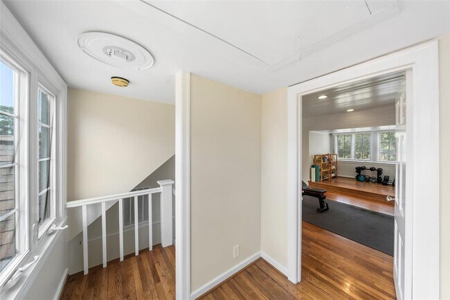 Building Photo - 6639 Fairfield St