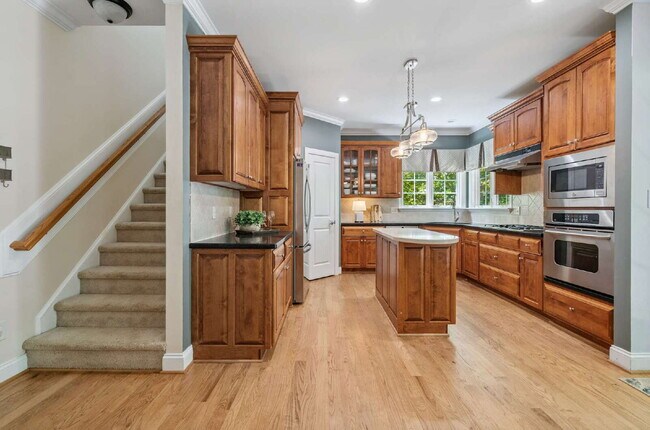 Building Photo - Furnished 4 Bed/3 Full Bath Home in Cary!