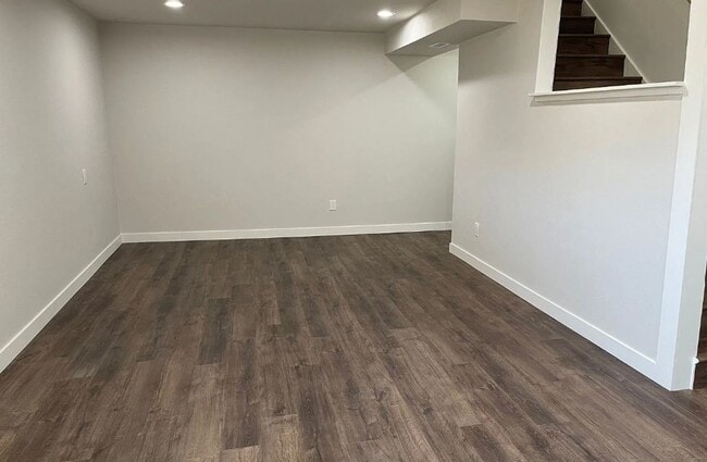 Building Photo - Spacious 4 bd 2.5 ba Beacon Hill Home with Private Yard