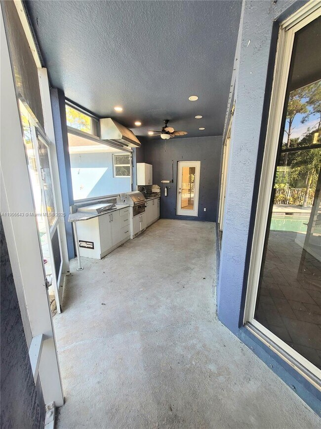 Building Photo - 15095 67th Ct N