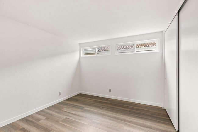 Building Photo - 2957 Seaview Ave