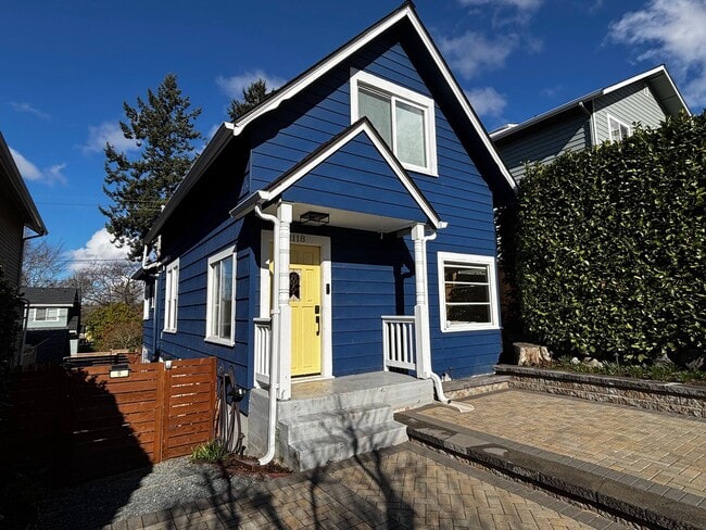 Building Photo - Charming duplex-style house in the heart of Green Lake and Tangletown