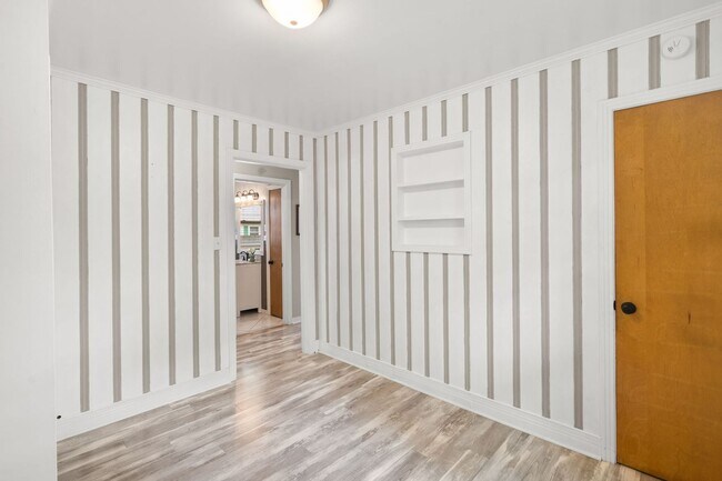 Building Photo - Beautiful home just north of downtown Columbia. Located on a quiet street. 3 Bed 1 Bath. Availabl...