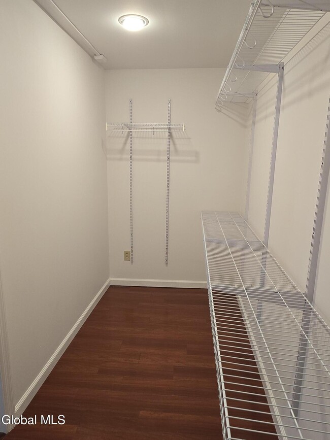 Building Photo - 7 Bedford Dr