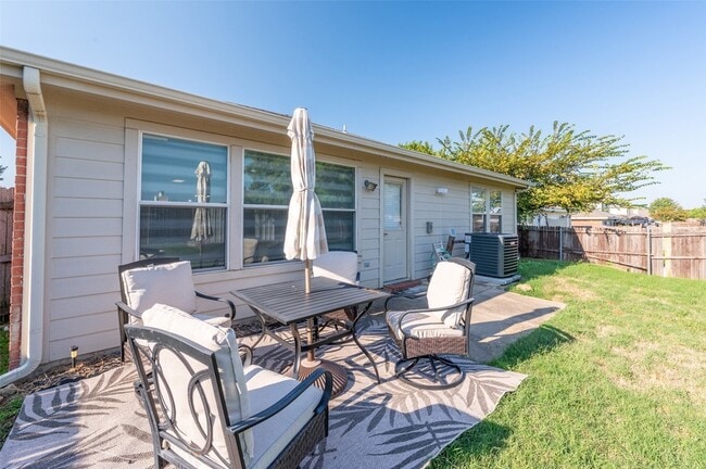 Building Photo - 8825 Chisholm Trail