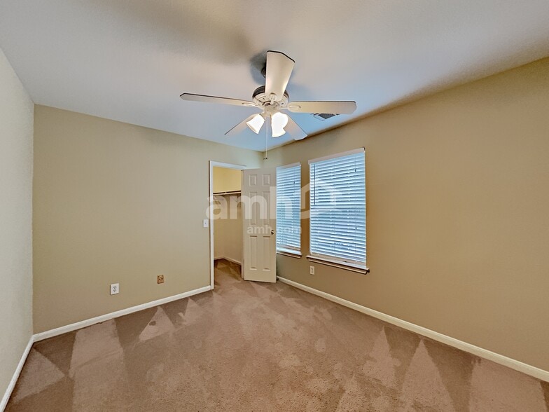 Building Photo - 54 Lockspring