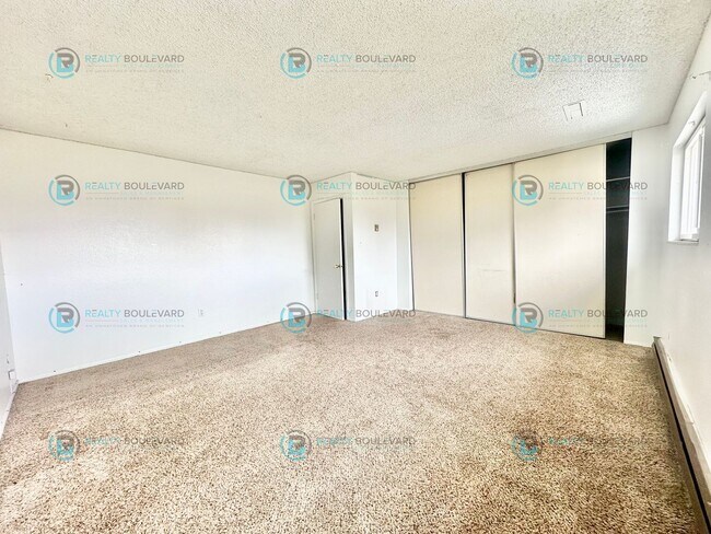Building Photo - 527 Smithridge Park