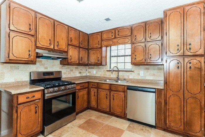 Building Photo - 185 Summertown Dr