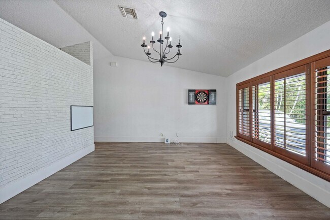 Building Photo - 16820 Deer Path Ln