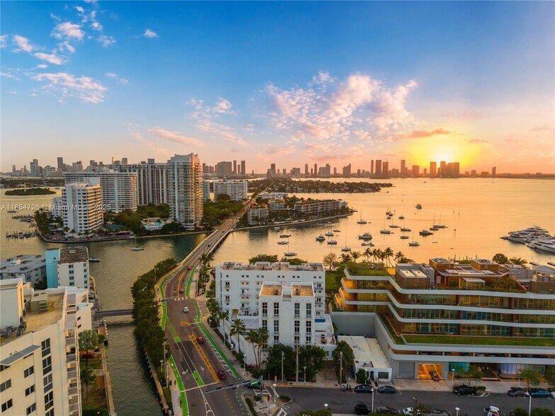 Building Photo - 1701 Sunset Harbour Dr