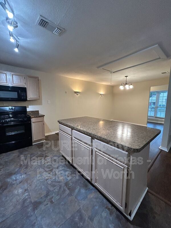 Building Photo - 3428 Statler Dr