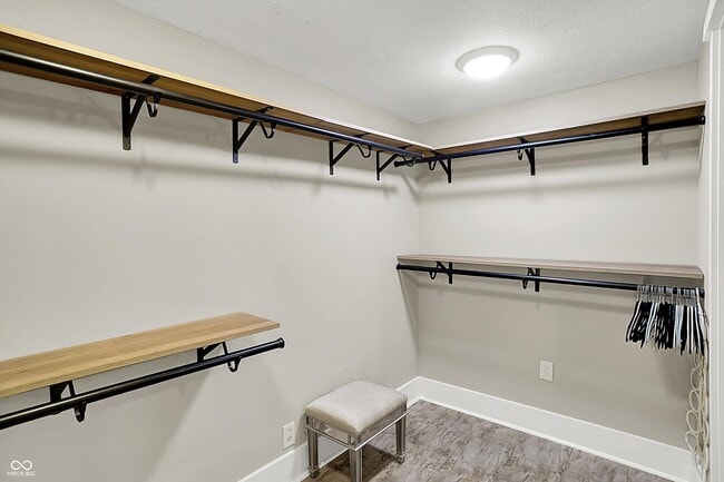 Building Photo - 140 N Main St