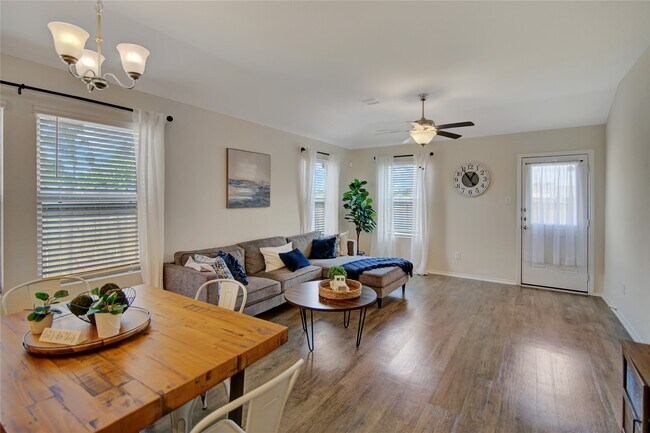 Building Photo - 14012 Mack Wood Trl