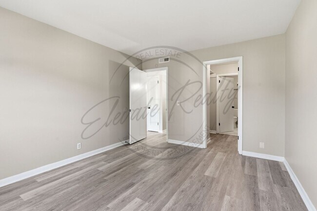 Building Photo - SPRING SPECIAL!! FIRST MONTH FREE on this ONE Bedroom Condo, First Floor, across from Madison Park!