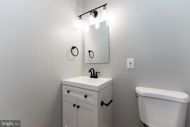 Building Photo - 1008 Rittenhouse St NW