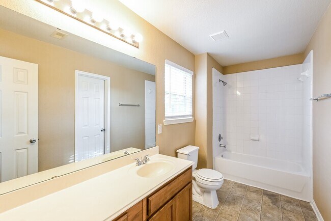 Building Photo - 22123 Greengate Dr